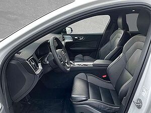 Volvo  B4 Mild-Hybrid Ultra Dark  ACC BLIS SD