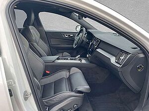 Volvo  B4 Mild-Hybrid Ultra Dark  ACC BLIS SD
