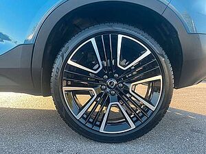 Volvo  B4 MILD Hybrid Ultimate Dark AHK ACC BLIS