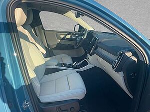 Volvo  B4 MILD Hybrid Ultimate Dark AHK ACC BLIS