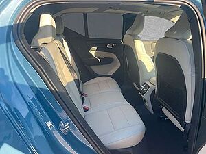 Volvo  B4 MILD Hybrid Ultimate Dark AHK ACC BLIS