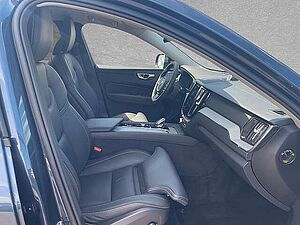 Volvo  B5 AWD Ultra Dark ACC BLIS HUD SD