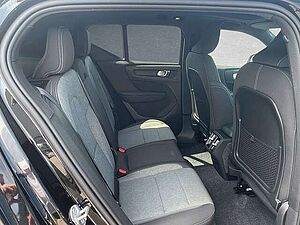 Volvo  B4 Mild-Hybrid Plus Dark  ACC BLIS SD LED