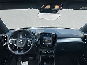 Volvo  B4 Mild-Hybrid Plus Dark  ACC BLIS SD LED