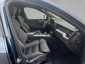 Volvo  B5 AWD Mild-Hybrid Plus Dark AHK ACC BLIS