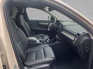 Volvo  B4 Mild-Hybrid Plus Dark ACC BLIS SD LED