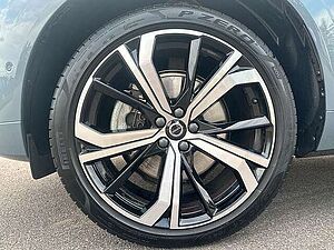 Volvo  B4 Mild-Hybrid Plus Dark ACC LED