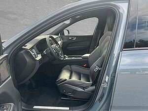Volvo  B4 Mild-Hybrid Plus Dark ACC LED