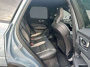 Volvo  B4 Mild-Hybrid Plus Dark ACC LED