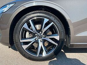 Volvo  B4 Mild-Hybrid Core AHK ACC BLIS
