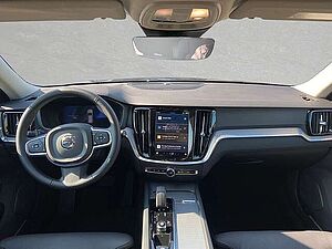Volvo  B4 Mild-Hybrid Core AHK ACC BLIS