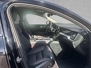 Volvo  B4 Mild-Hybrid Core ACC BLIS LED