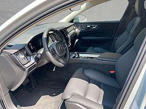 Volvo  B4 Mild-Hybrid Core AHK ACC BLIS LED