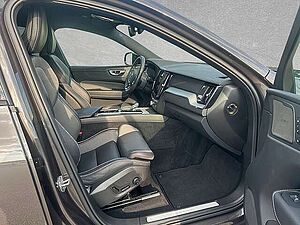Volvo  B5 AWD Mild-Hybrid Plus Dark AHK ACC BLIS