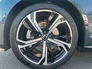 Volvo  B4 Mild-Hybrid Ultra Dark  ACC BLIS SD