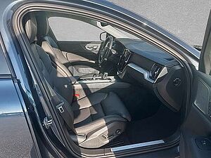 Volvo  B4 Mild-Hybrid Ultra Dark  ACC BLIS SD