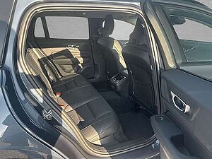 Volvo  B4 Mild-Hybrid Ultra Dark  ACC BLIS SD