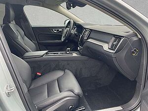 Volvo B4 Mild-Hybrid Plus Dark ACC BLIS LED