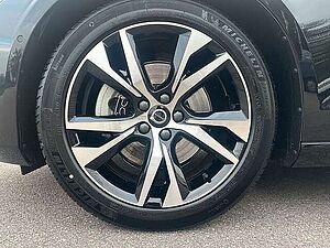 Volvo  B4 Mild-Hybrid Plus Dark ACC BLIS LED