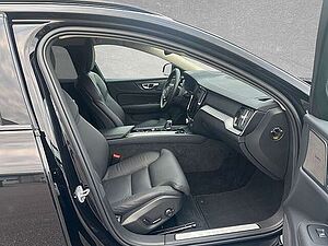 Volvo  B4 Mild-Hybrid Plus Dark ACC BLIS LED