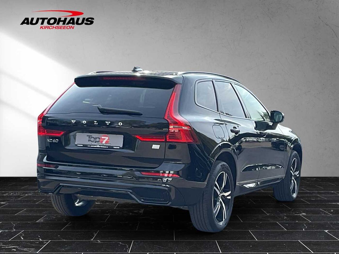 Volvo  XC60 T6 R-Design Recharge Plug-In Hybrid AWD Autom Bluetooth Navi LED Klima Einp