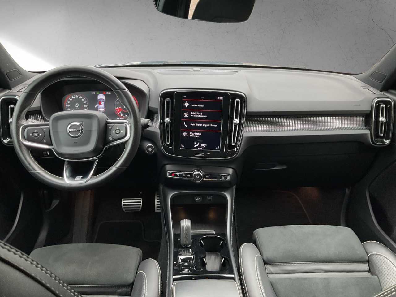 Volvo  XC40 T4 R-Design 2WD Automatik Bluetooth Navi LED Klima Einparkhilfe el. Fenster