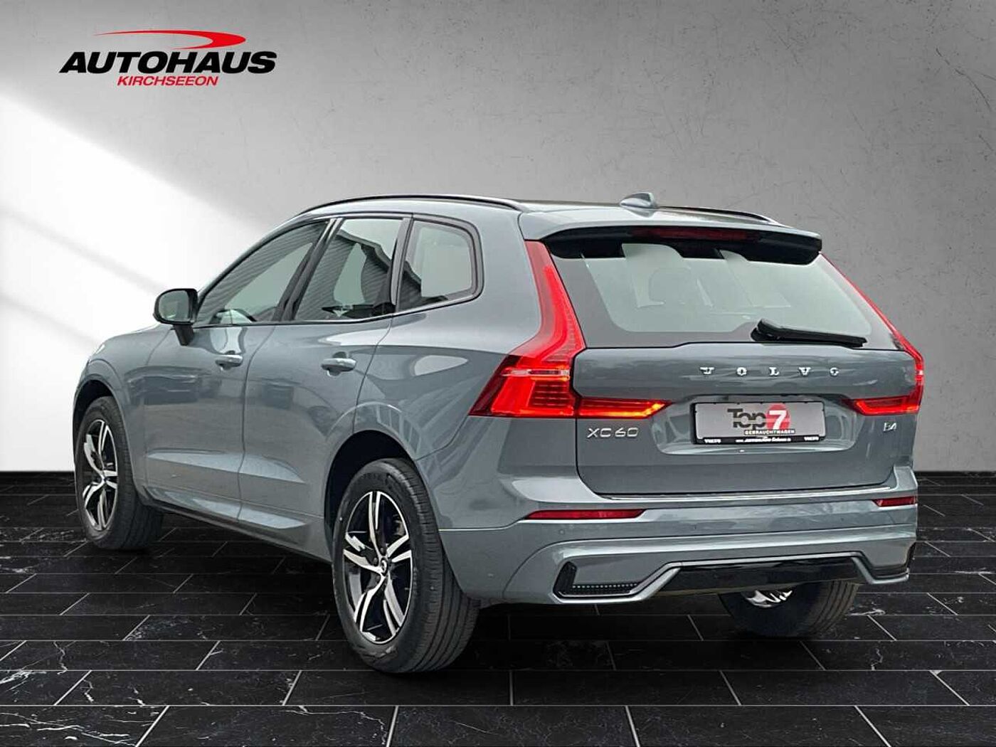 Volvo  XC60 B4 (Benzin) R-Design 2WD Automatik Bluetooth Navi LED Klima Einparkhilfe el