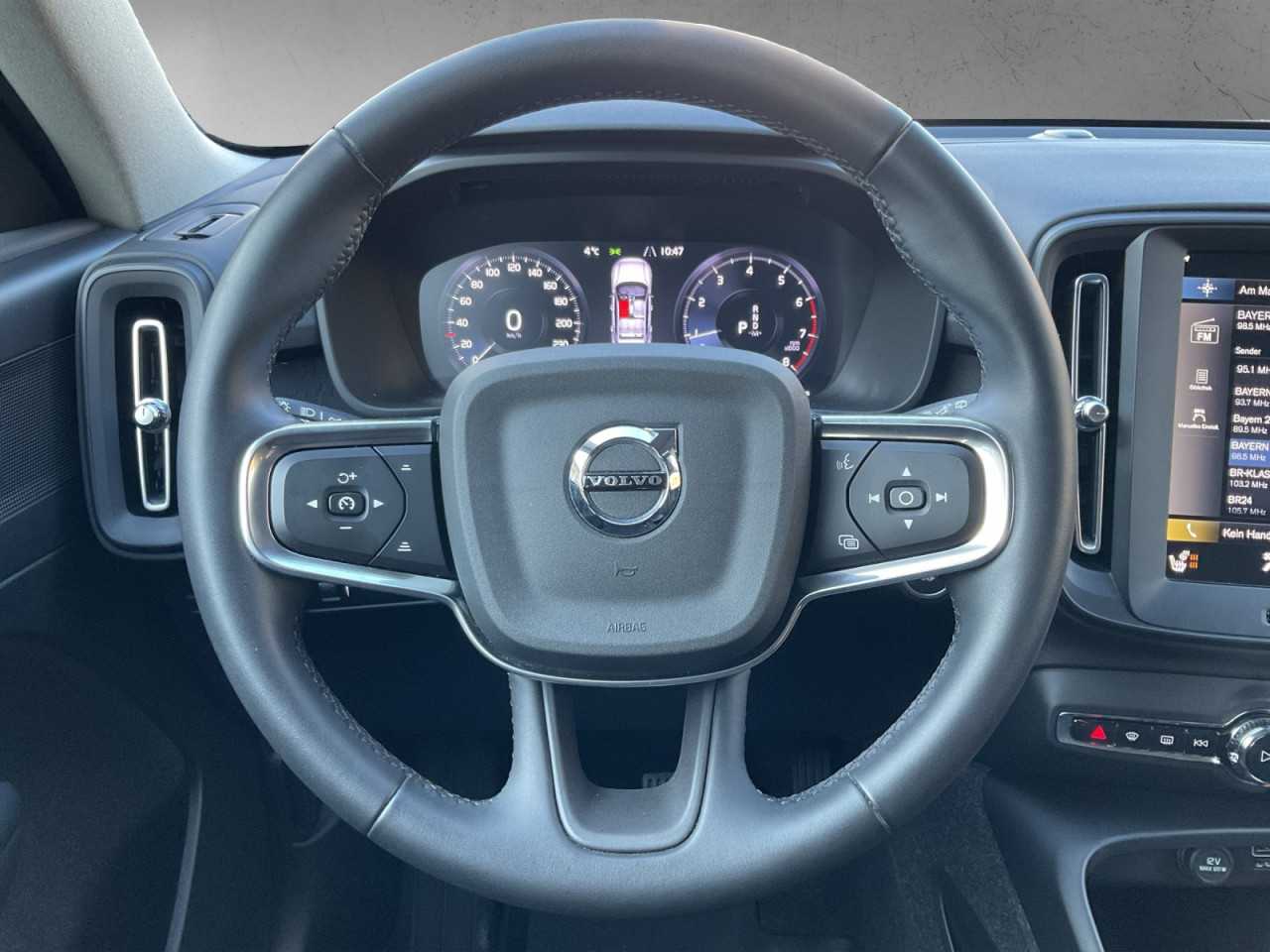 Volvo  XC40 T3 Momentum Core 2WD Automatik Bluetooth Navi LED Klima Einparkhilfe el. Fe