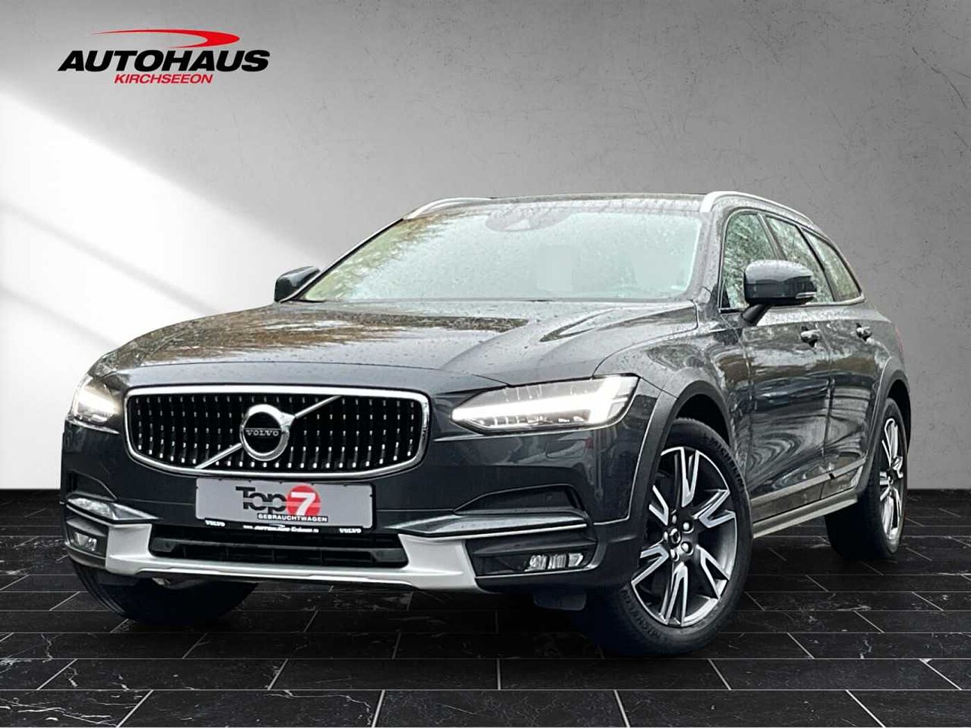 Volvo  V90 Cross Country D4 AWD Automatik Bluetooth Navi LED Vollleder Klima Einparkhil