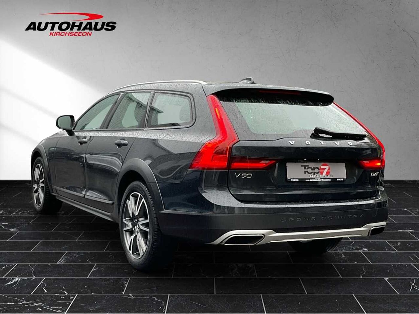 Volvo  V90 Cross Country D4 AWD Automatik Bluetooth Navi LED Vollleder Klima Einparkhil