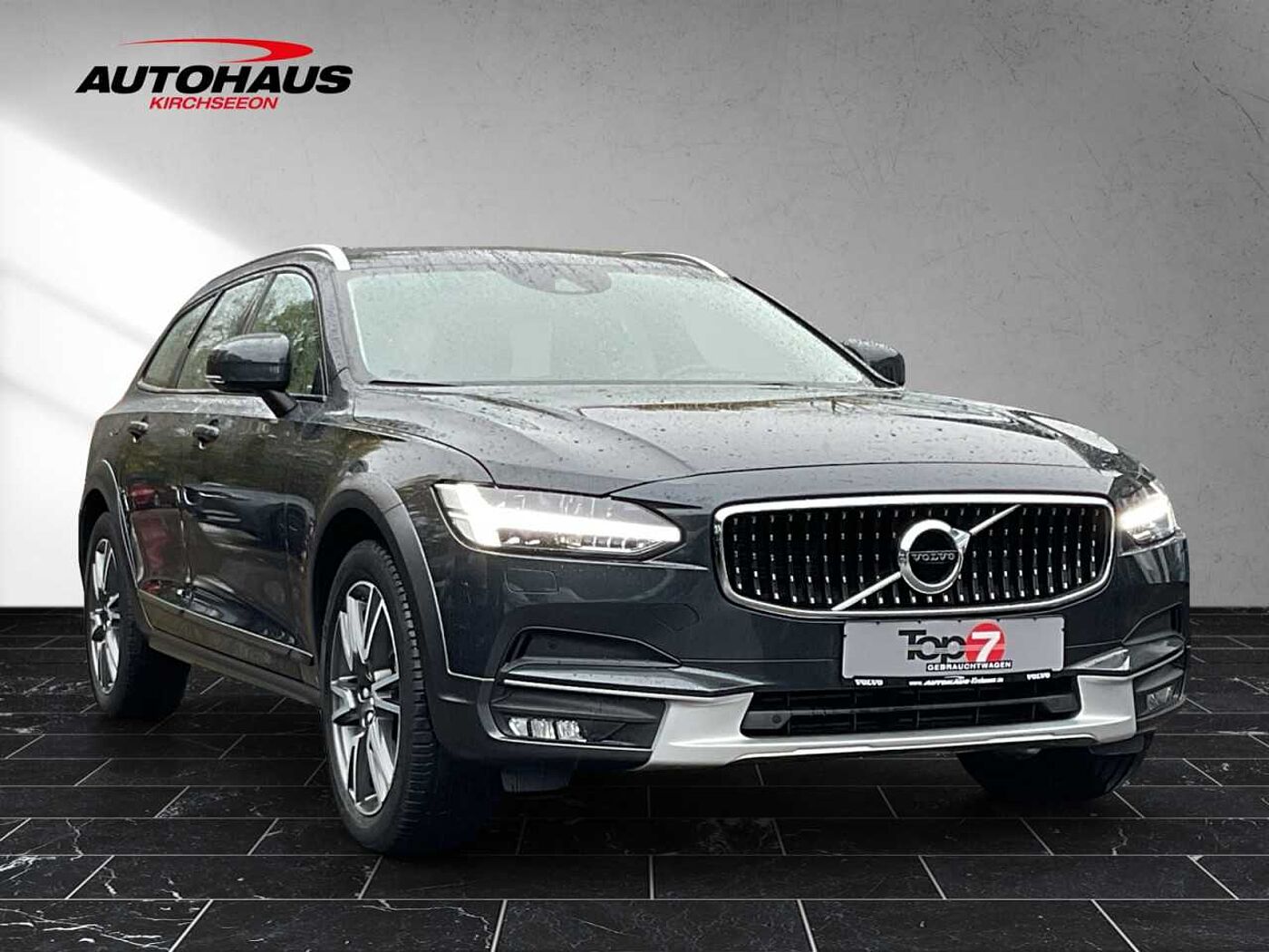 Volvo  V90 Cross Country D4 AWD Automatik Bluetooth Navi LED Vollleder Klima Einparkhil