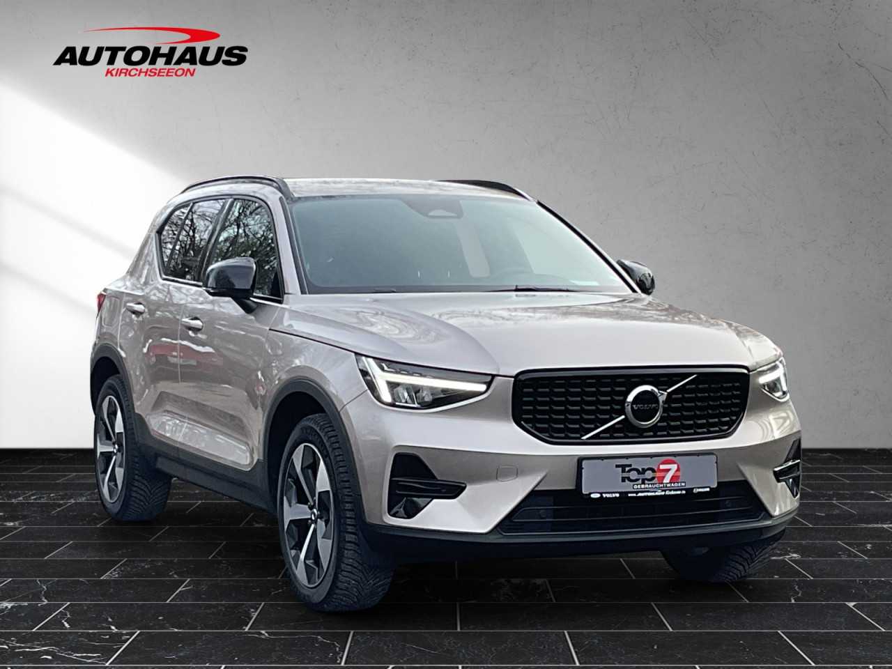 Volvo  XC40 B3 (Benzin) Plus Dark 2WD Automatik Bluetooth Navi LED Klima Einparkhilfe e