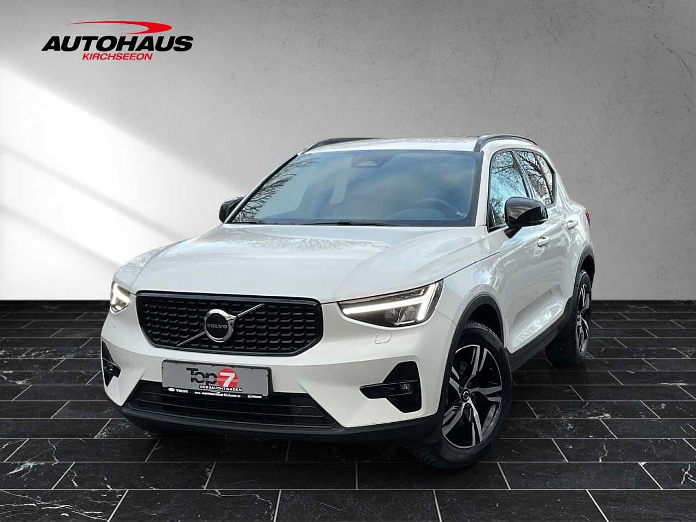 Volvo  Volvo XC40 B3 (Benzin) Plus Dark 2WD Automatik Bluetooth Navi LED Klima Einparkh