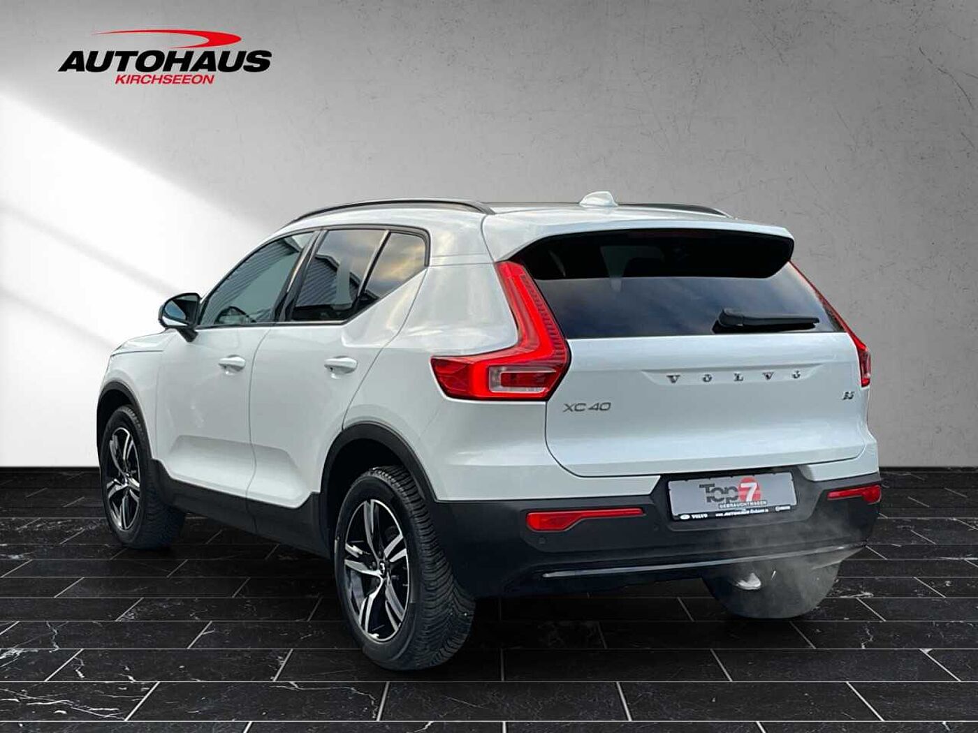 Volvo  Volvo XC40 B3 (Benzin) Plus Dark 2WD Automatik Bluetooth Navi LED Klima Einparkh