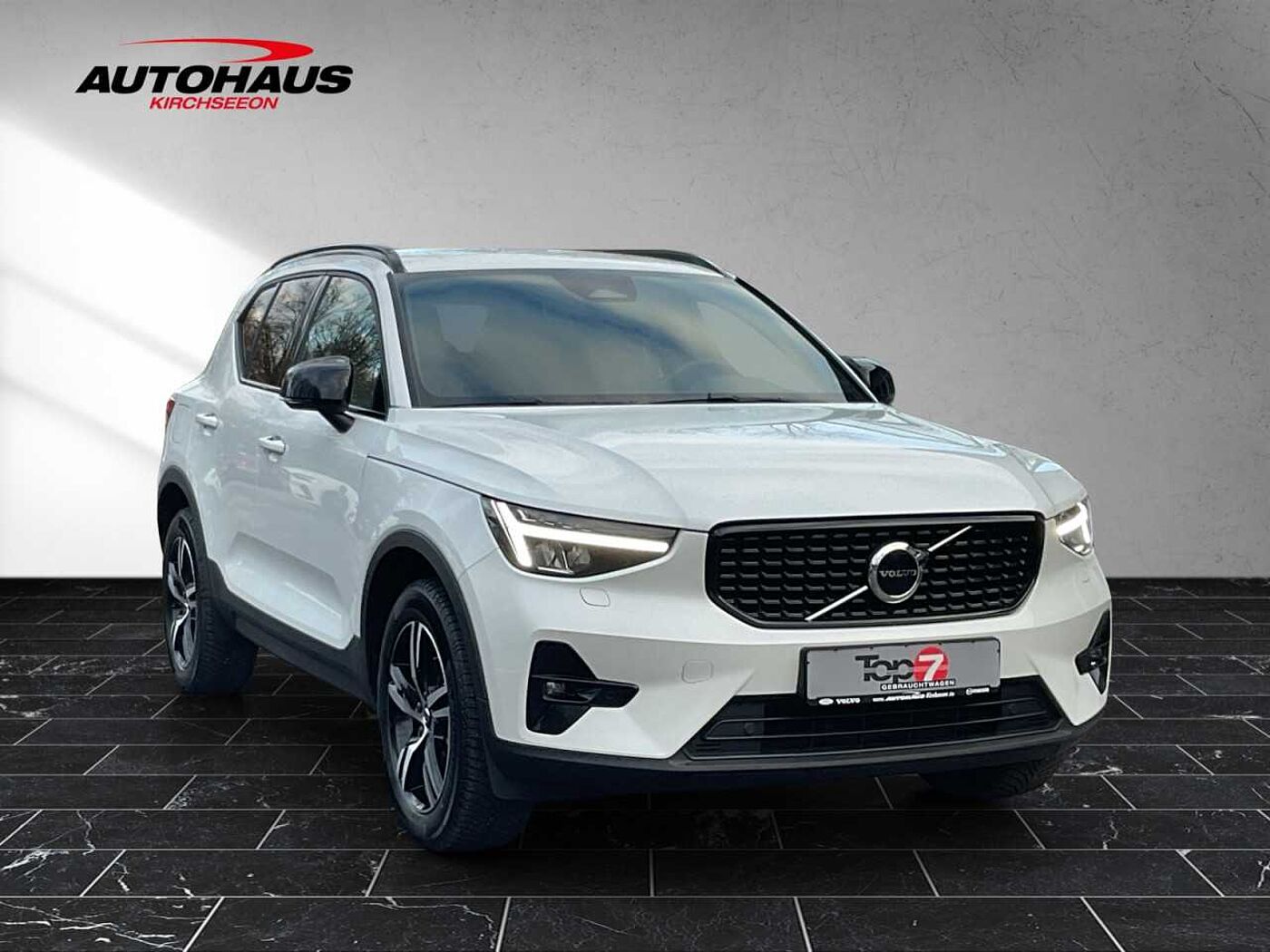 Volvo  Volvo XC40 B3 (Benzin) Plus Dark 2WD Automatik Bluetooth Navi LED Klima Einparkh