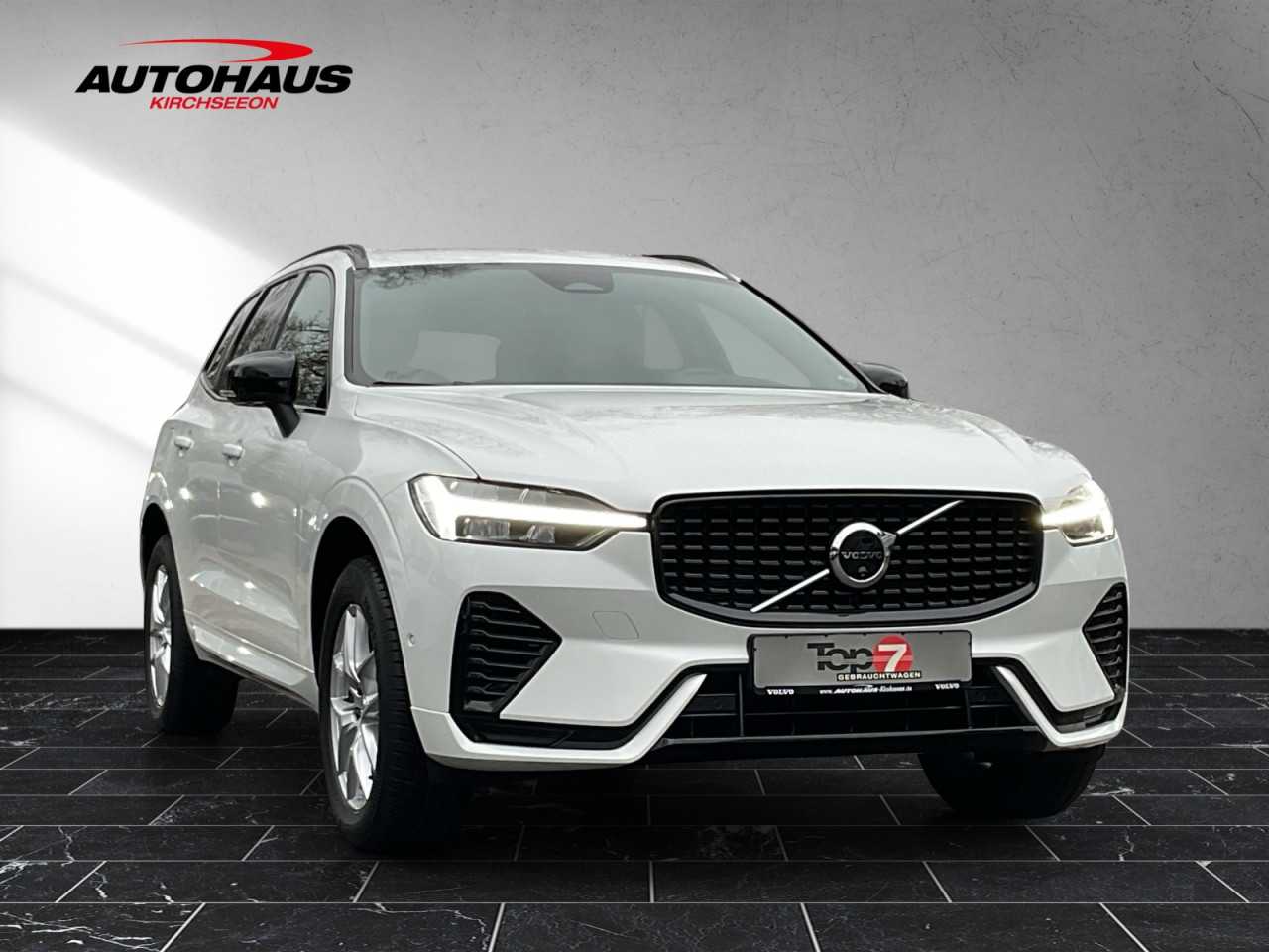 Volvo  XC60 B4 (Benzin) Plus Dark 2WD Automatik Bluetooth Navi LED Klima Standhzg Einpa