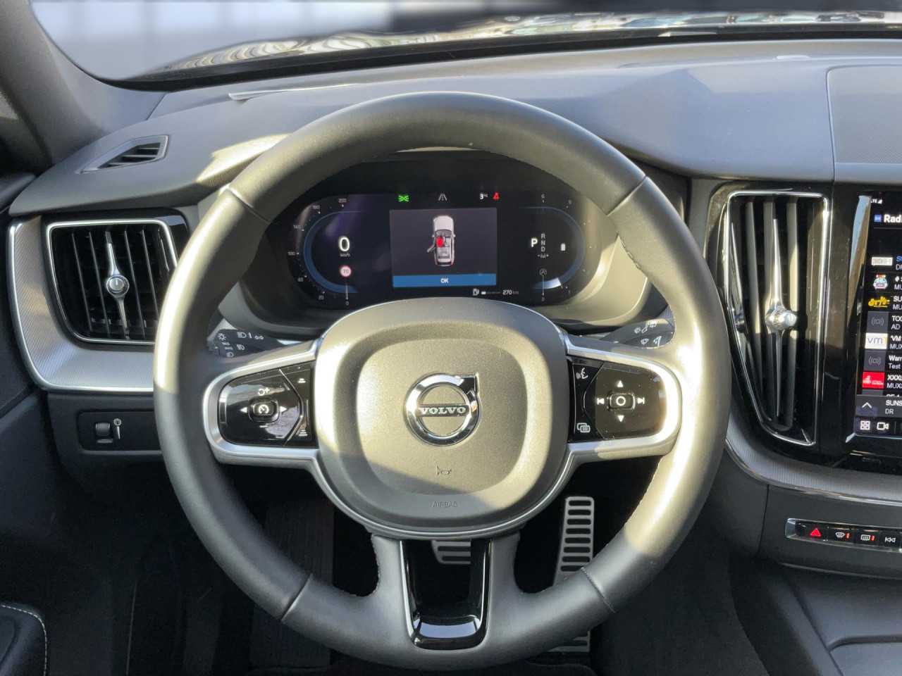 Volvo  XC60 B4 (Diesel) R-Design 2WD Automatik Bluetooth Navi LED Klima Einparkhilfe el