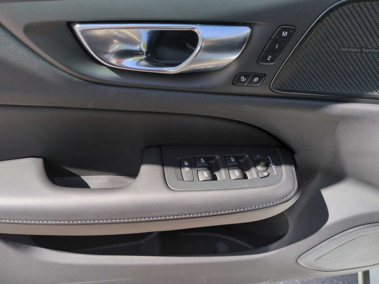 Volvo  Bluetooth Head Up Display Navi LED Vollleder Klima Standhzg Einparkhilfe el. Fen