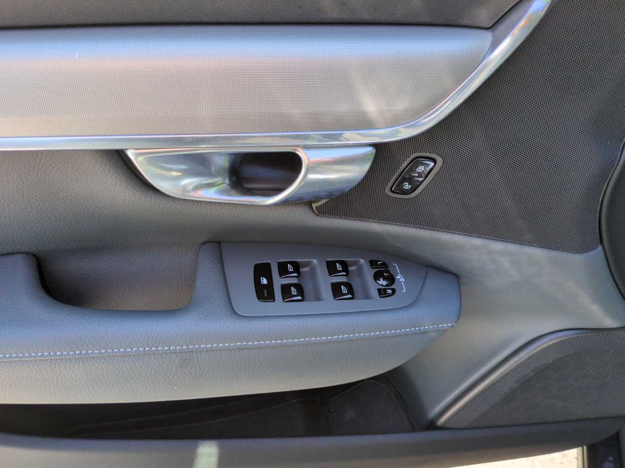 Volvo  Bluetooth Navi LED Vollleder Klima Standhzg Einparkhilfe el. Fenster