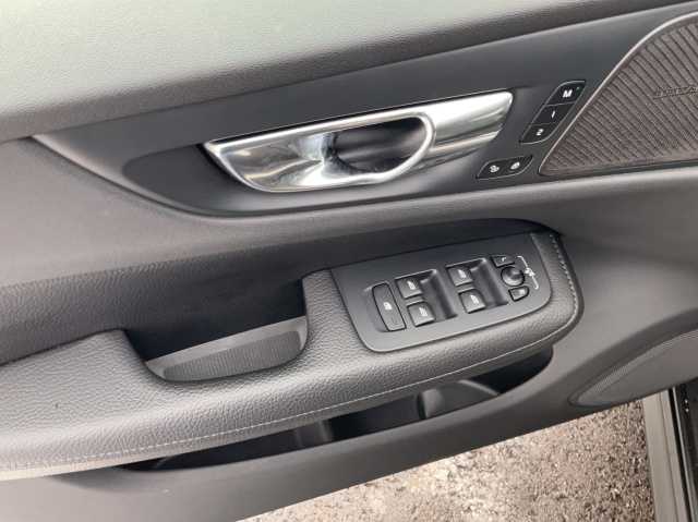 Volvo  V60 Cross Country D4 Pro AWD Geartronic Bluetooth Navi LED Vollleder Klima Einpa