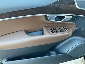 Volvo  XC 90 D5 AWD Momentum Geartronic Bluetooth Navi LED Vollleder Klima Einparkhilfe