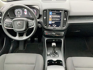 Volvo  XC40 T2 Momentum Core 2WD Bluetooth Navi LED Klima Einparkhilfe el. Fenster