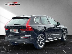 Volvo  XC60 B4 (Benzin) Momentum Pro 2WD Automatik Bluetooth Navi LED Klima Einparkhilf