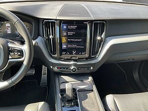 Volvo  XC60 B4 (Benzin) R-Design 2WD Automatik Bluetooth Navi LED Klima Einparkhilfe el