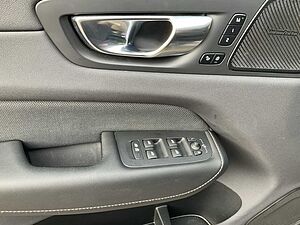 Volvo  XC60 B4 (Benzin) R-Design 2WD Automatik Bluetooth Head Up Display Navi LED Klima