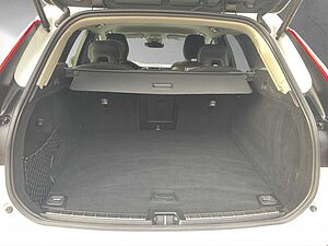 Volvo  XC60 B4 (Diesel) Momentum Pro AWD Automatik Bluetooth Navi LED Klima Einparkhilf