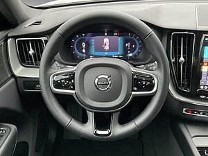 Volvo  XC60 B4 (Benzin) Plus Dark 2WD Automatik Bluetooth Navi LED Klima Standhzg Einpa