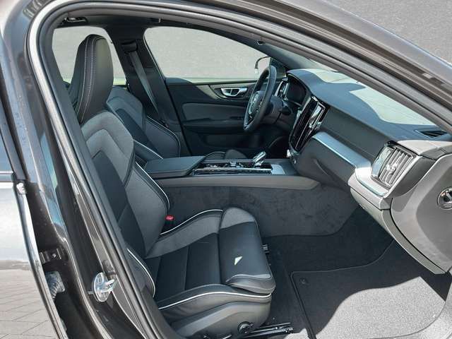 Volvo  B5 AWD Mild-Hybrid Ultimate Dark ACC BLIS SD