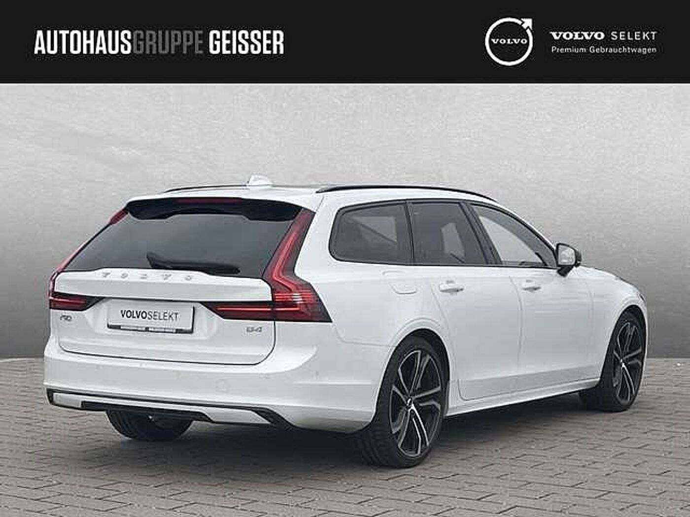 Volvo  B4 Mild-Hybrid Plus Dark ACC BLIS SD