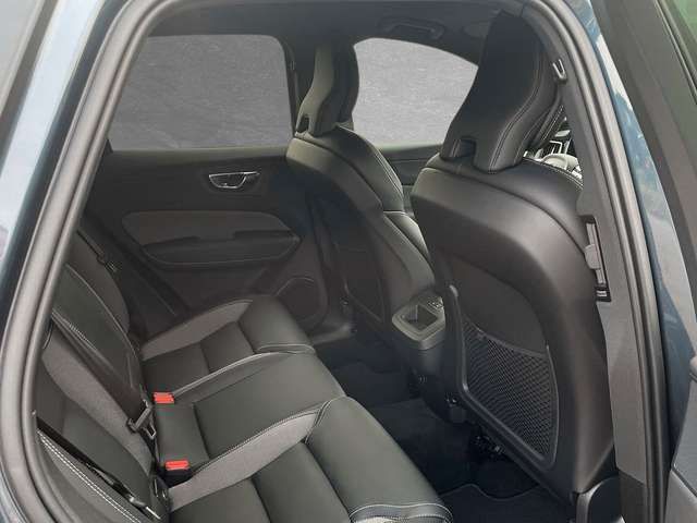 Volvo  B4 Mild-Hybrid Plus Dark AHK ACC BLIS